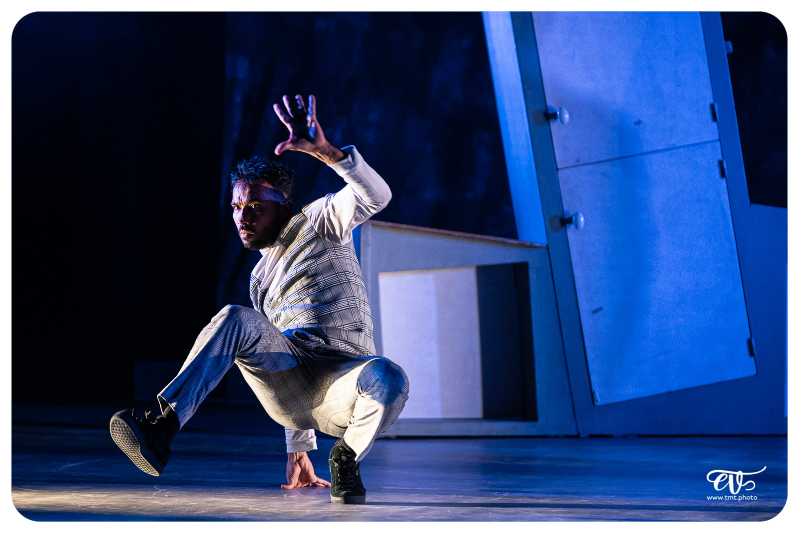 SUR LE FIL (CIE PYRAMID)